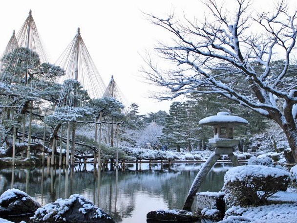 年末年始、兼六園が特別無料開放されます。New Year’s Free Admission to Kenrokuen Garden.